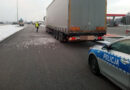 Spadający z ciężarówki lód mógł doprowadzić do tragedii na drodze