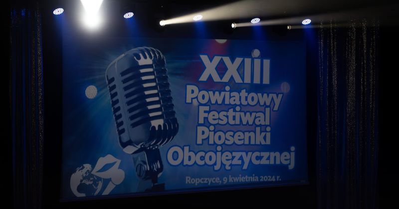 Laureaci Powiatowego Festiwalu Piosenki Obcojęzycznej nagrodzeni