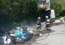 Strażacy gasili pożar śmieciarki