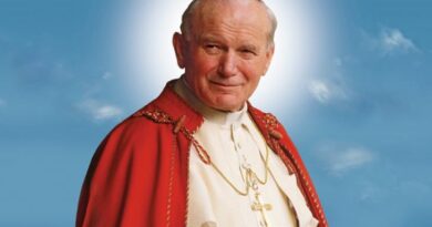 Zaproszenie na otwarcie wystawy eksponatów papieskich „Obecny pośród nas. Święty Jan Paweł II” i prelekcję ks. Pawła Tołpy