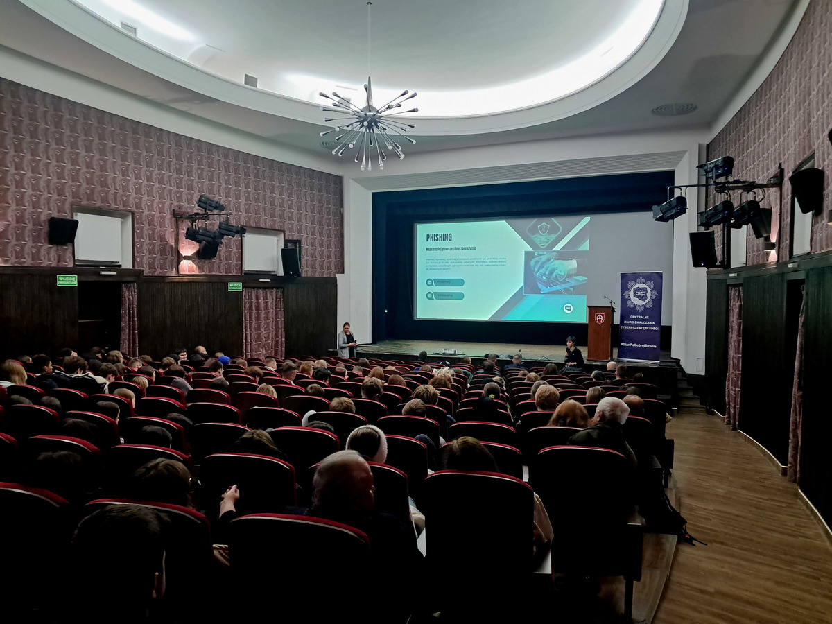 Debata „Cyberzagrożenia i bezpieczeństwo w sieci”