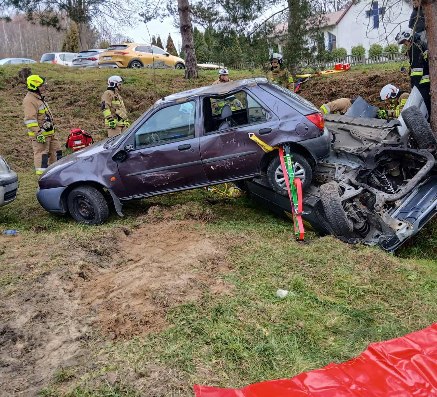 Wypadek, pożar w szkole – strażacy przygotowywali się do działania w różnych sytuacjach