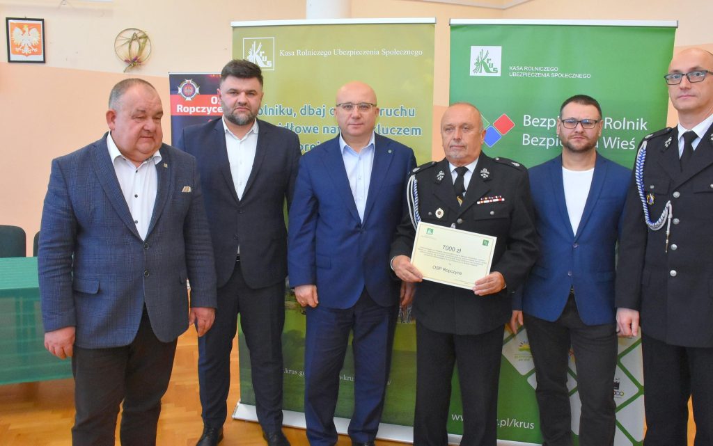Wsparcie dla lokalnych OSP. KRUS przekazał środki jednostkom z powiatu ropczycko-sędziszowskiego