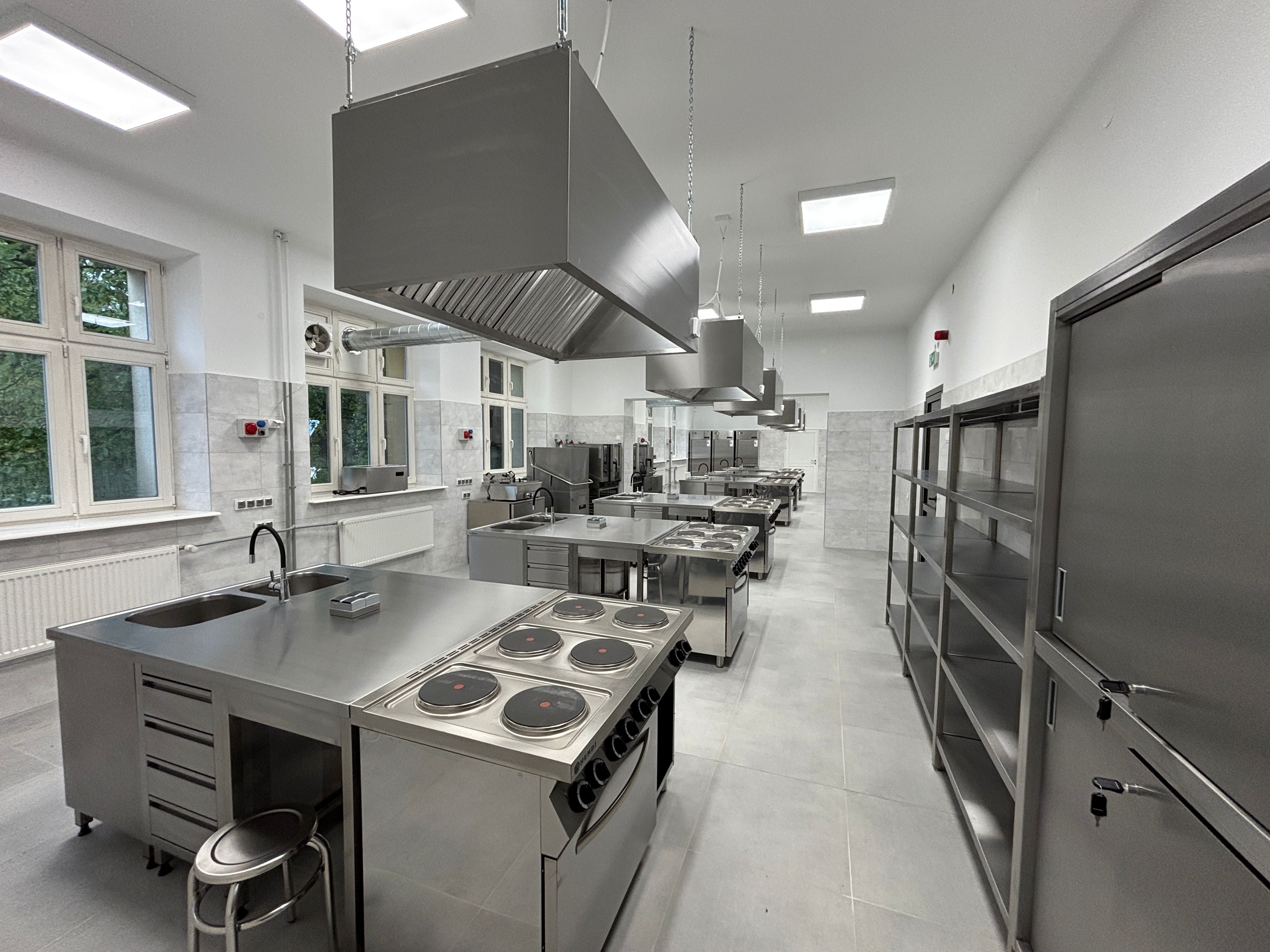 Nowoczesne pracownie w szkołach zawodowych. Powiat zakończył duży projekt edukacyjny