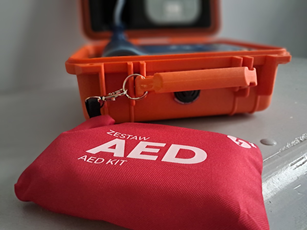 Kolejne urządzenie AED w Ropczycach