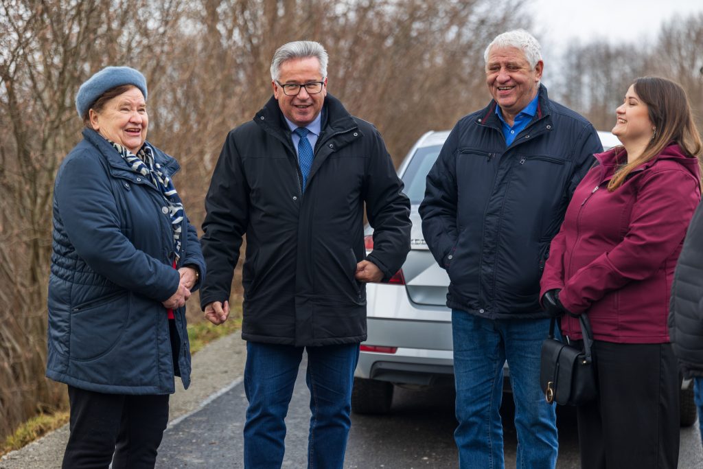 Drogi po modernizacji. Gmina Ropczyce odebrała inwestycje warte ponad milion złotych