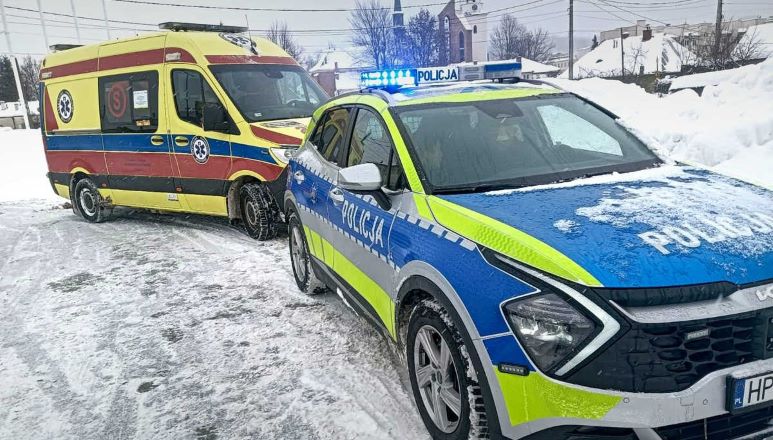 Kobieta leżała na chodniku – zareagowali policjanci