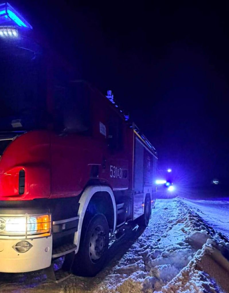 Utknął w zalegającym śniegu