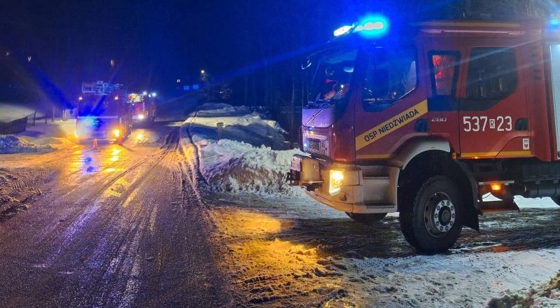 Późnym wieczorem zawyły syreny w Niedźwiadzie