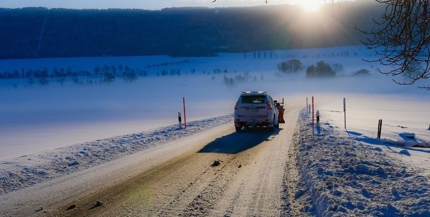 Władze Ropczyc zamykają drogę z powodu trudnych warunków atmosferycznych