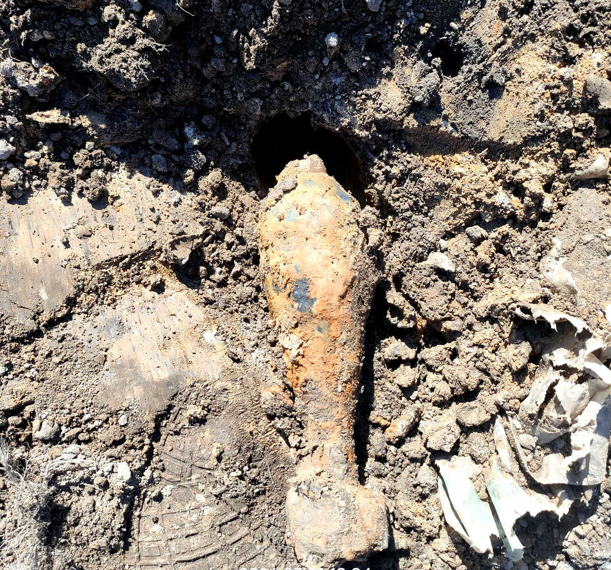 Kobieta w trakcie prac porządkowych natrafiła na niewybuch