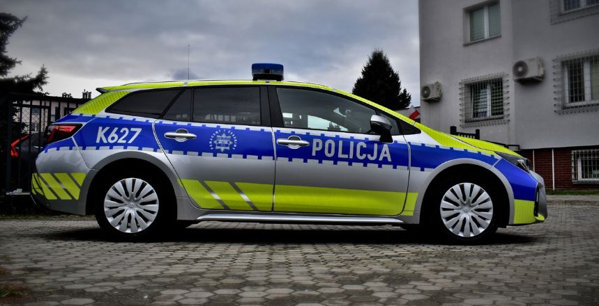 Zaparkował w rejonie stawu, w aucie miał narkotyki