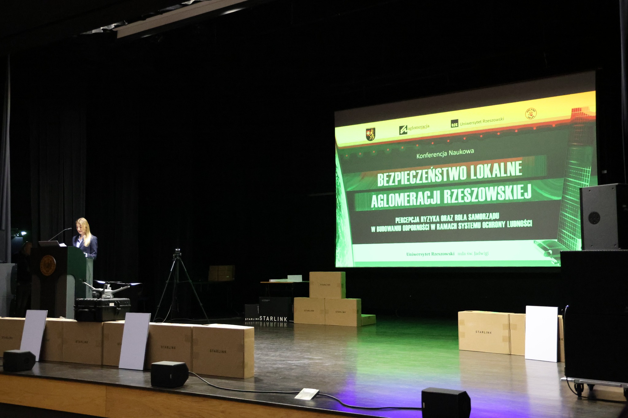 Zestaw Starlink do łączności satelitarnej w posiadaniu sędziszowskiego samorządu