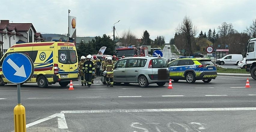 Zdarzenie drogowe z udziałem trzech pojazdów