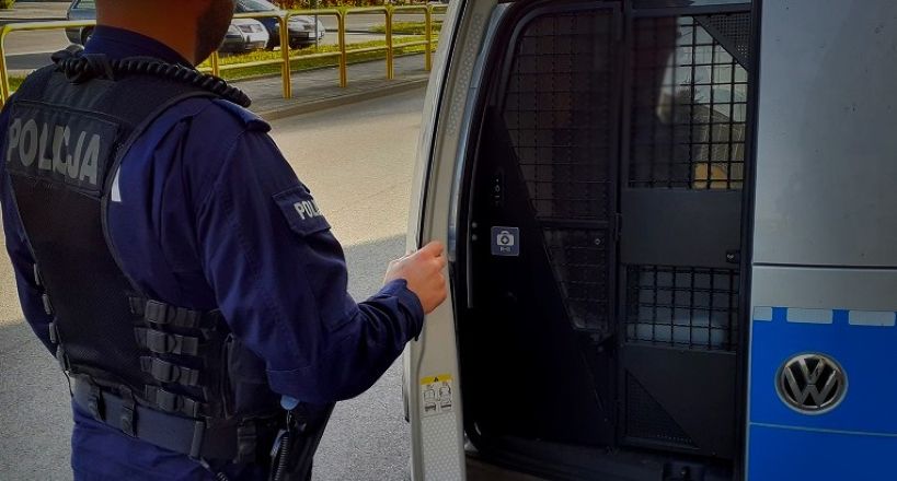 43-latek poszukiwany listem gończym zatrzymany przez ropczyckich policjantów