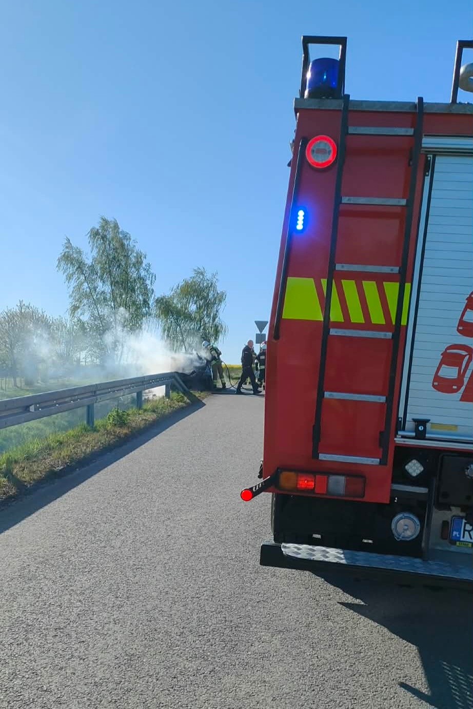 Pożar samochodu na ul. Parkowej – szybka akcja służb